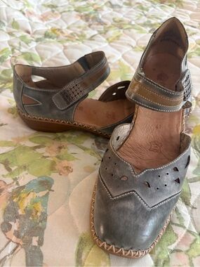 Remonte Doris Grey Leather Cutout Mary Janes (EU 41 / US 9.5)